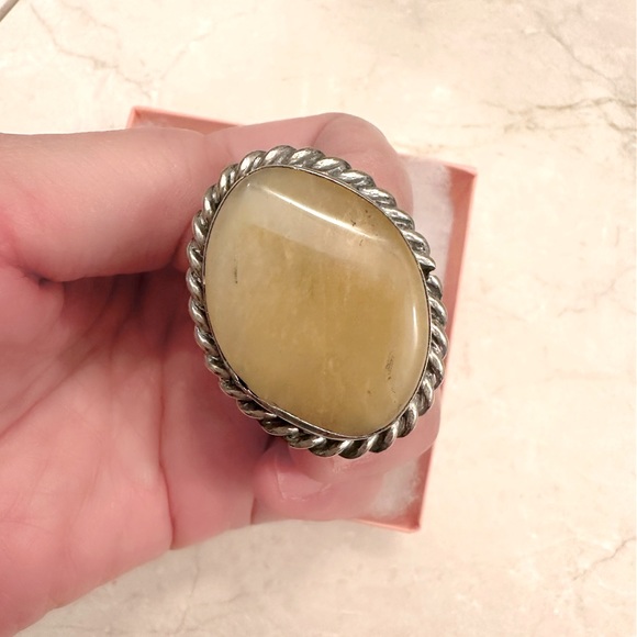 GORGEOUS MEXICAN SILVER TWIST DETAIL STONE RING - Picture 2 of 4